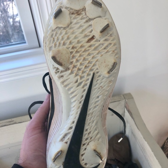 Size 8 Nike Baseball - Picture 3 of 3